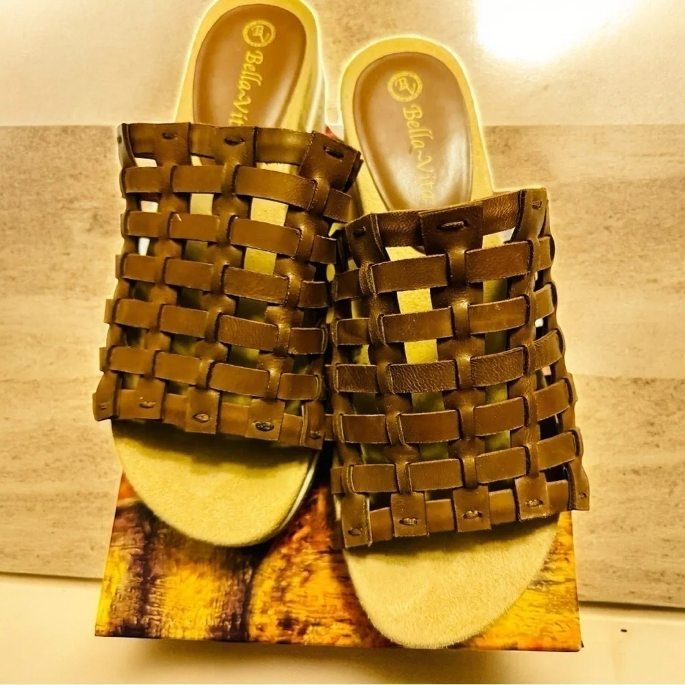 New Bella Vita Oaklyn Wedge sandals‎ 8.5 WW